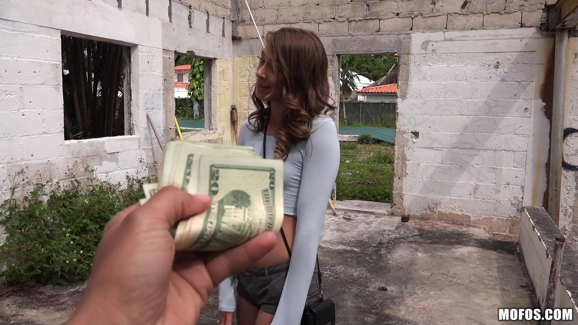 Трахнул девушку за деньги на улице: 1000 видео нашлось